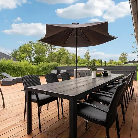 Amazing In With Kitchen Holiday home